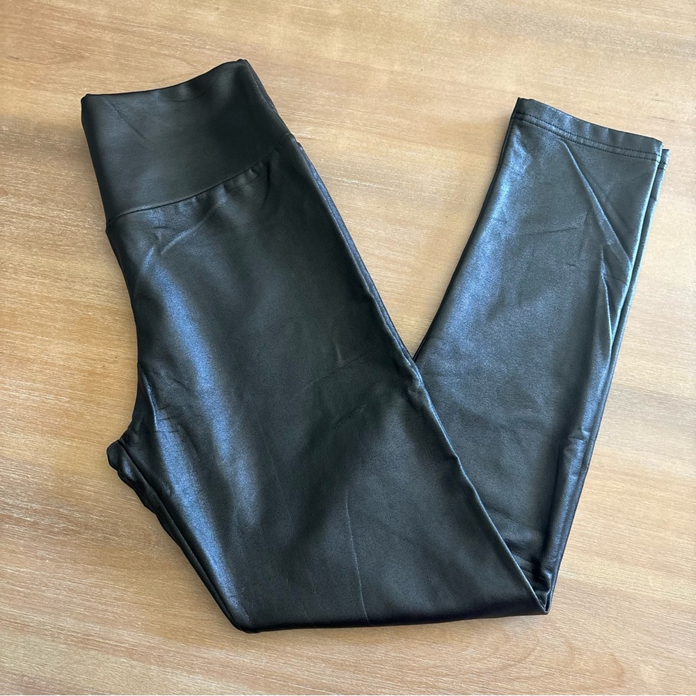 Faux Leather High Waist Leggings in Black, Size M